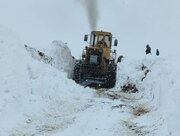 برفروبی محورهای کردستان توسط راهداران