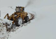 برفروبی محورهای کردستان توسط راهداران