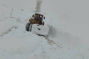 برفروبی محورهای کردستان توسط راهداران