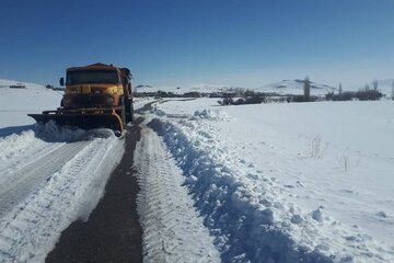 ببینید|  عملیات برفروبی محور سنقر به گردکانه و پاکسازی نقاط کولاک گیر در این محور