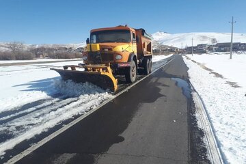 ویدیو| برف روبی محور شهرستان خرمبید توسط راهدارخانه شهید آباد استان فارس