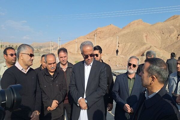 ببینید| بازدید استاندار، مدیر کل راه و شهرسازی و جمعی از مسئولان  سیستان و بلوچستان از عملیات ساخت پل حرمک