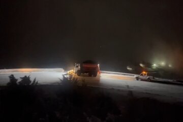 ویدیو | عملیات برف روبی و نمک پاشی محورهای مواصلاتی شهرستان طالقان