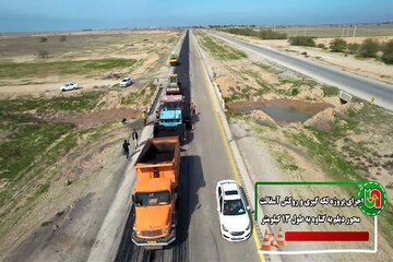 ویدئو| عملیات اجرایی پروژه لکه گیری و روکش آسفالت محور دیلم - گناوه استان بوشهر