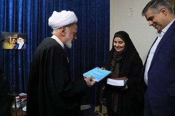 ببینید |دیدار وزیر راه و شهرسازی با آیت الله دری نجف‌آبادی نماینده ولی فقیه در استان مرکزی و امام جمعه اراک