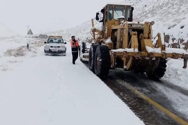 ببینید|روایت تصویری تلاش راهداران خراسان جنوبی در سرمای زمستان