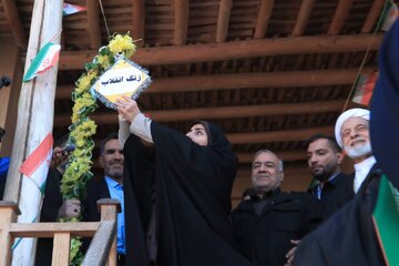 زنگ انقلاب با حضور وزیر راه و شهرسازی در بیت تاریخی امام راحل نواخته شد