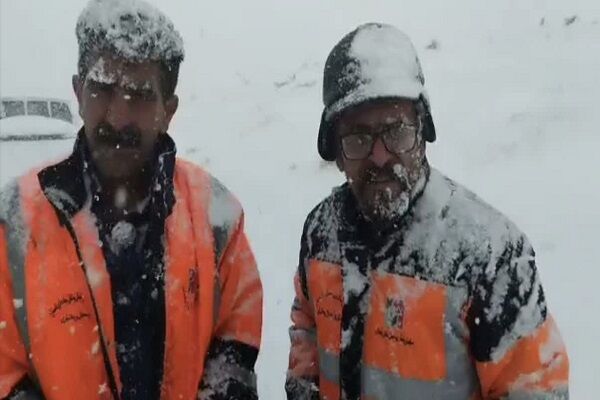 ویدیو| ۴۰ روز نبرد بی امان در برف/روایت تلاش مردان چهارمحال و بختیاری در برف و کولاک