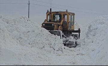 ویدیو| برف روبی، بازگشایی و تعریض محور روستایی شیرکش به یونس آباد با تلاش راهداران شهرستان بیجار استان کردستان