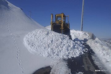 ️ویدیو | عملیات ریزش برداری و جابجایی سنگ عظیم الجسه در محور سه راهی شهدا به نوسود_استان کرمانشاه