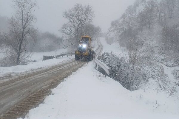 برف‌روبی ۱۶ هزار و ۳۶۵ کیلومتر باند در محورهای گلستان