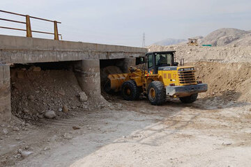 تنقیه کامل پل ۴ دهانه باقی آباد(هرمزگان) اجرا شد