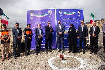 ویدئو | آیین بهره‌برداری از ۶ پروژه ایمن‌سازی (حذف نقاط حادثه‌خیز) و آغاز عملیات اجرایی ۵۵ کیلومتر روکش آسفالت در جنوب کرمان