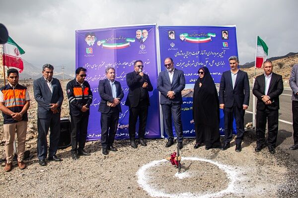 ویدئو | آیین بهره‌برداری از ۶ پروژه ایمن‌سازی (حذف نقاط حادثه‌خیز) و آغاز عملیات اجرایی ۵۵ کیلومتر روکش آسفالت در جنوب کرمان