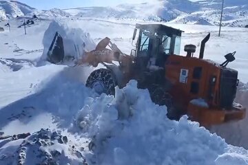 ویدئو | اجرای عملیات برف‌روبی و بازگشایی محورهای روستایی زیدر - خیرآباد - سرداب توسط راهداران شهرستان شیروان استان خراسان شمالی