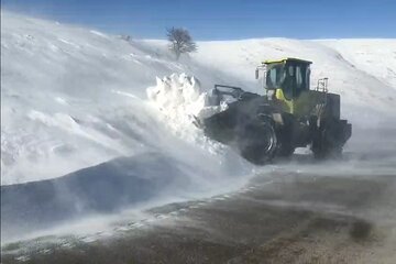 ویدئو | برف‌روبی و تخلیه نقاط کولاک گیر محور اسفراین - بجنورد توسط راهداران شهرستان اسفراین استان خراسان شمالی