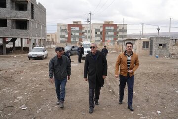 بازدید پیمان آرامون مدیرکل و رئیس شورای هماهنگی راه و شهرسازی آذربایجان‌غربی از طرح نهضت ملی مسکن در شهرستان شاهین‌دژ
