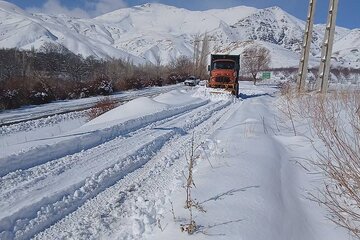 برف‌روبی ۹۲۰ کیلومتر - باند در محورهای مواصلاتی آذربایجان شرقی در ۲۴ ساعت گذشته
