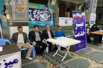 ببینید| برپایی میز خدمت و پاسخگویی به شهروندان در مصلی نماز جمعه شوشتر