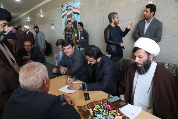 ببینید|تبلور خدمت بی‌واسطه در شهرستان فلارد؛ از برپایی میز خدمت و ارتباطات مردمی تا سخنرانی مدیرکل راه و شهرسازی چهارمحال و بختیاری در نمازجمعه شهرستان فلارد