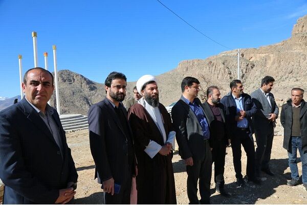 ببینید| بازید میدانی مدیرکل راه و شهرسازی چهارمحال و بختیاری به همراه فرماندار و امام جمعه شهرستان فلارد از پروژه‌های راه و مسکن این شهرستان