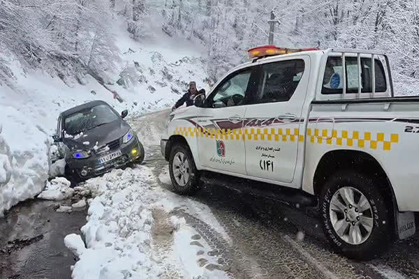ویدیو|همت راهداران گیلانی در بازگشایی محور های مواصلاتی استان گیلان