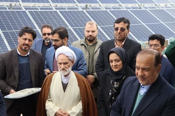 بهره‌برداری از نیروگاه خورشیدی مددجویان کمیته امداد امام خمینی(ره) در یزد