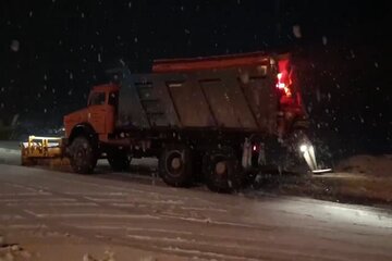 ویدیو | عملیات برف‌روبی در محور گردنه قلاجه به اسلام‌آبادغرب با تلاش راهداران شهرستان گیلانغرب - استان کرمانشاه