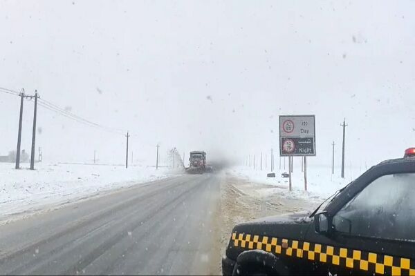 ویدیو | عملیات برف‌روبی در محور کوزران به جوانرود با تلاش راهداران شهرستان کرمانشاه