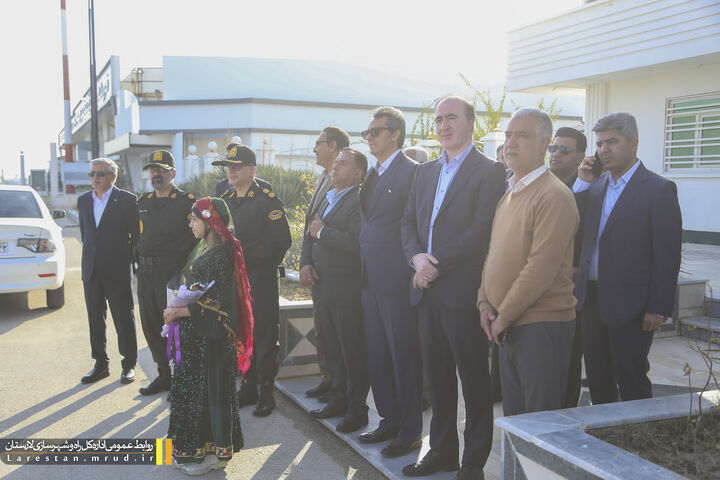 ببینید| آیین بهره‌ برداری از ۲۶ کیلومتر پروژه راه و بزرگراهی در حوزه استحفاظی اداره کل راه و شهرسازی لارستان با دستور وزیر راه و شهرسازی