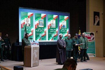 گزارش تصویری //تجلیل از مدیر کل راهداری و حمل و نقل جاده ای آذربایجان غربی به‌عنوان فرمانده الگو در پانزدهمین جشنواره مالک اشتر سپاه شهدای استان