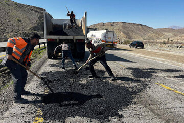 لکه‌گیری ۱۳ تن آسفالت در بزرگراه‌های حاجی‌آباد(هرمزگان) انجام شد