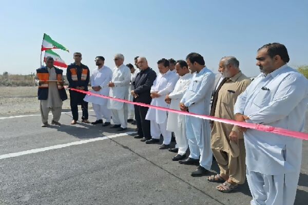 افتتاح و بهره‌برداری پروژه روکش آسفالت محور روستایی کشاری–کستگ در ایرانشهر