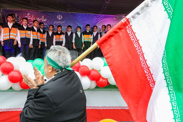 برپایی غرفه وزارت راه و شهرسازی و دستگاه‌های تابعه در مسیر راهپیمایی ۲۲ بهمن