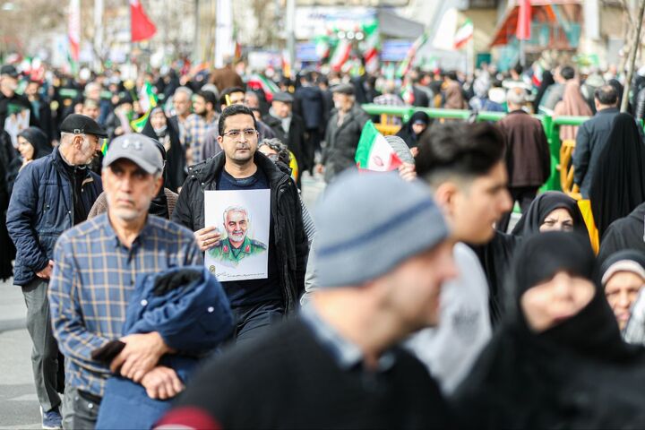 برپایی غرفه وزارت راه و شهرسازی و دستگاههای تابعه در مسیر راهپیمایی ۲۲ بهمن