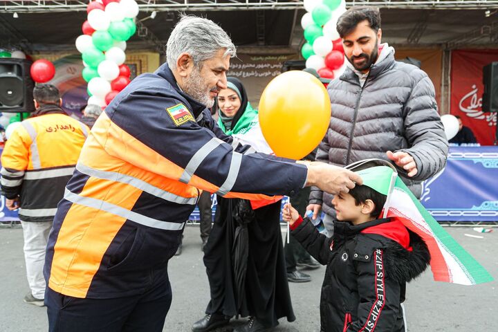 برپایی غرفه وزارت راه و شهرسازی و دستگاههای تابعه در مسیر راهپیمایی ۲۲ بهمن