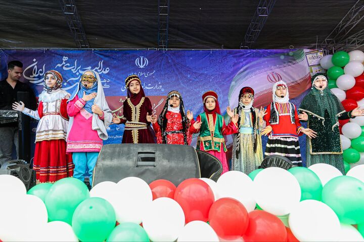 برپایی غرفه وزارت راه و شهرسازی و دستگاه‌های تابعه در مسیر راهپیمایی ۲۲ بهمن