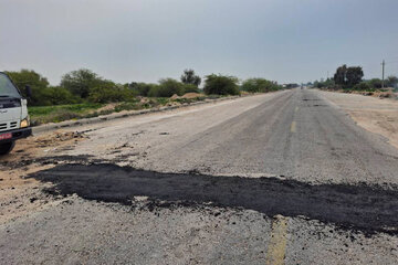 لکه‌گیری آسفالت محورهای کوشکنار پارسیان آغاز شد