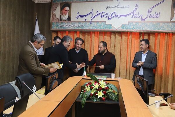 ببینید | تقدیر از برگزیدگان مسابقات ورزشی دهه فجر اداره کل راه و شهرسازی استان البرز