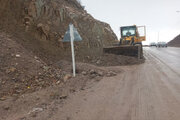 ببینید| عملیات ریزش برداری و پاکسازی شانه جاده محور روانسر - پاوه