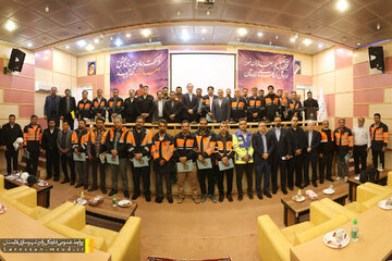 ویدیو| آیین تجلیل از راهداران نمونه لارستان و عوامل میدانی عملیات راهداری در جریان سیل پاییز ۱۴۰۴