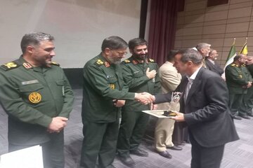 ویدیو| تقدیر از مدیر کل راه و شهرسازی سیستان و بلوچستان به عنوان کارمند تراز مکتب حاج قاسم سلیمانی