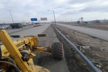 ببینید|شانه سازی آزادراه کرج- قزوین حوزه راهداری شهرستان ساوجبلاغ