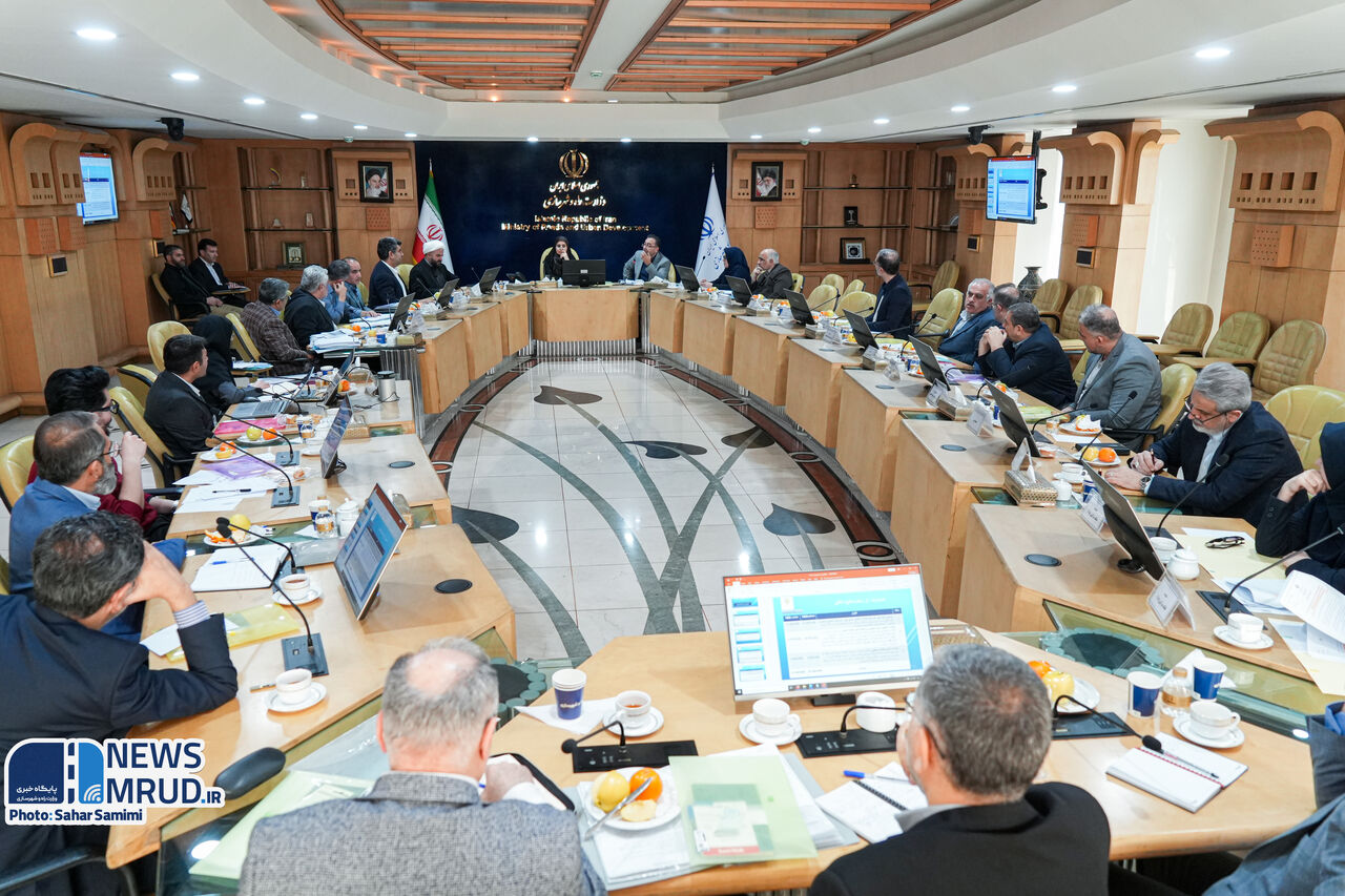تأکید وزیر راه و شهرسازی بر تبیین اولویتهای صندوق ملی مسکن