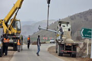 ببینید|  نصب تیرهای روشنایی در دو نقطه پر حادثه مسیر جوانرود _نهرابی استان کرمانشاه