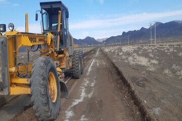 تیغ زنی و تسطیح بیش از ۱۲۰کیلومتر از راه‌های خاکی در شهرستان سبزوار