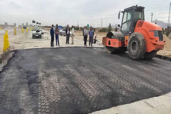 پل زیرگذری که ۳۶ ساعته متولد شد/ احداث پل باکسی بتنی در باند رفت محور یزد - تهران