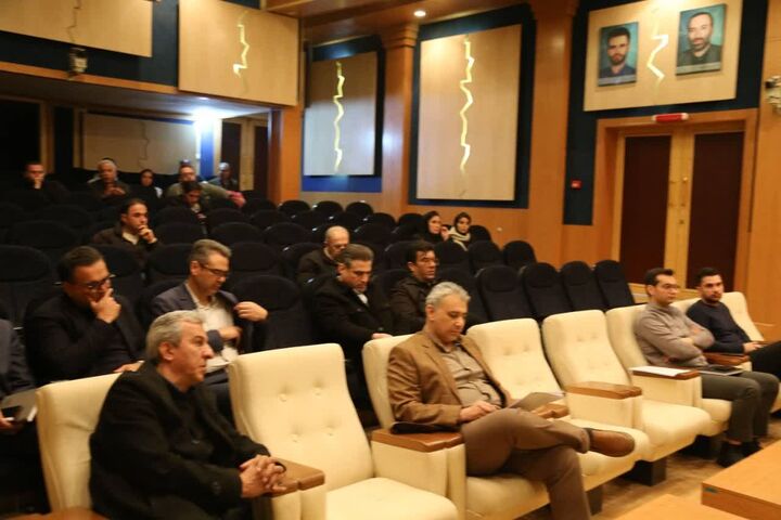 نشست تخصصی مسئولان بانک رفاه با پیمانکاران اداره کل راه و شهرسازی استان قزوین برگزار شد