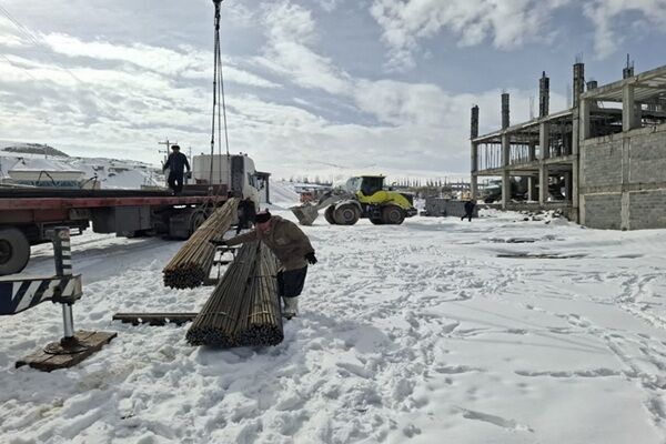 ببینید | اجرای عملیات ساخت پروژه های نهضت ملی مسکن شهر کرمانشاه در روزهای برفی