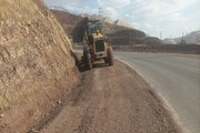 ببینید| تداوم عملیات تیغه‌زنی و تسطیح شانه جاده محور پاوه–نوسود